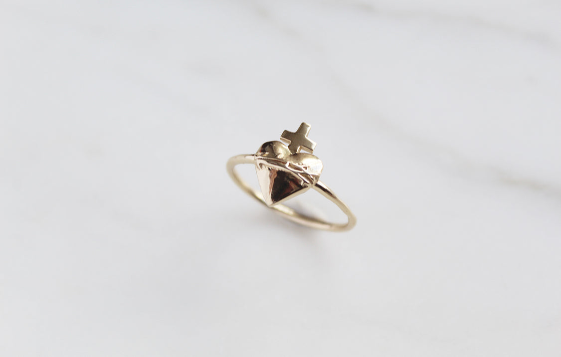 Sacred Heart Ring in 14k Gold