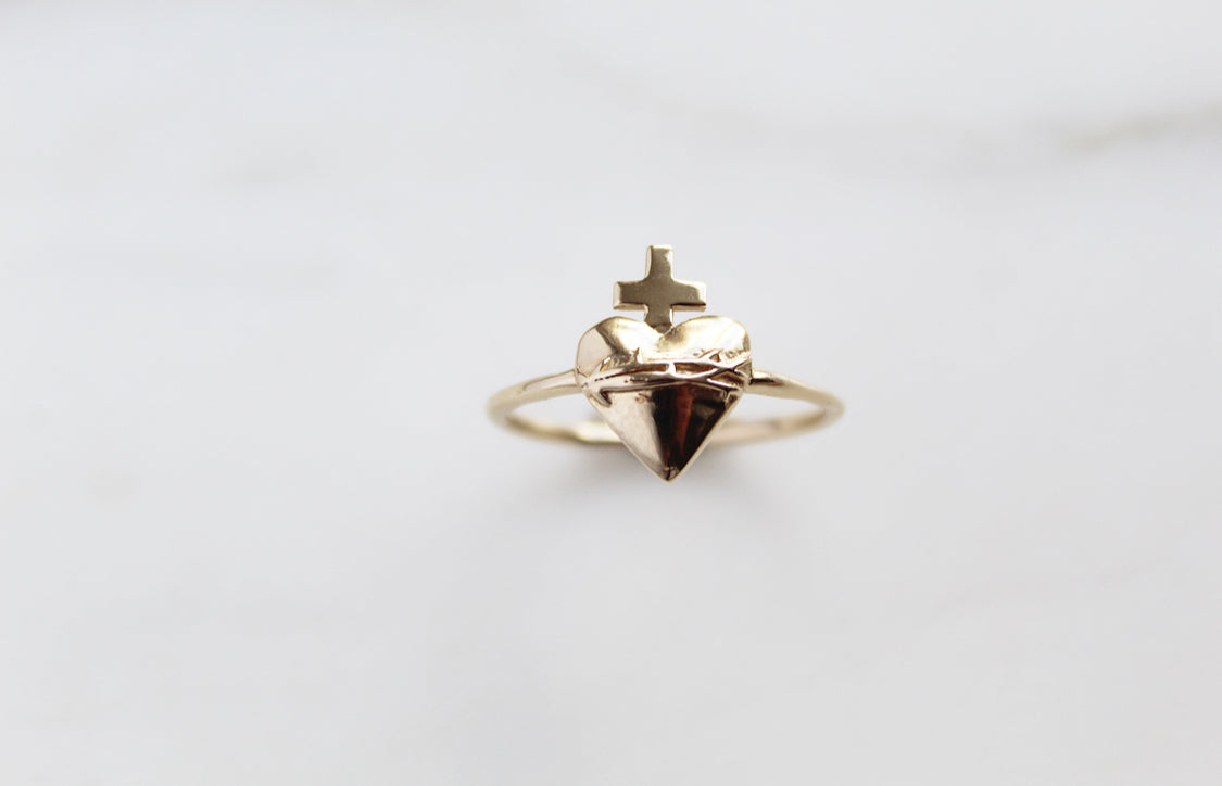 Sacred Heart Ring in 14k Gold