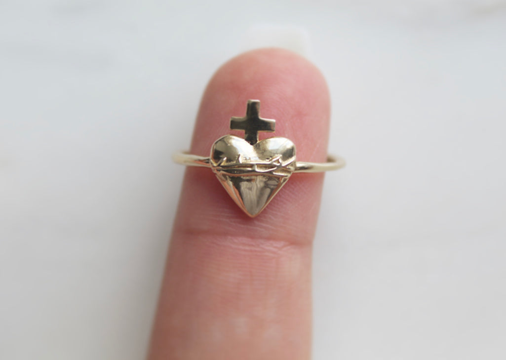 Sacred Heart Ring in 14k Gold