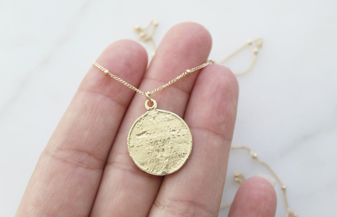 The Little Sacred Heart® minimalist version in 14k Gold
